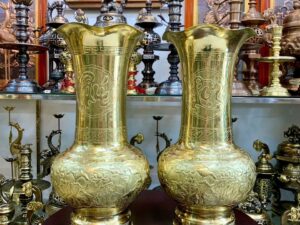 Đôi Lọ Hoa Dáng Củ Tỏi Chế Tác Từ Vỏ 152li