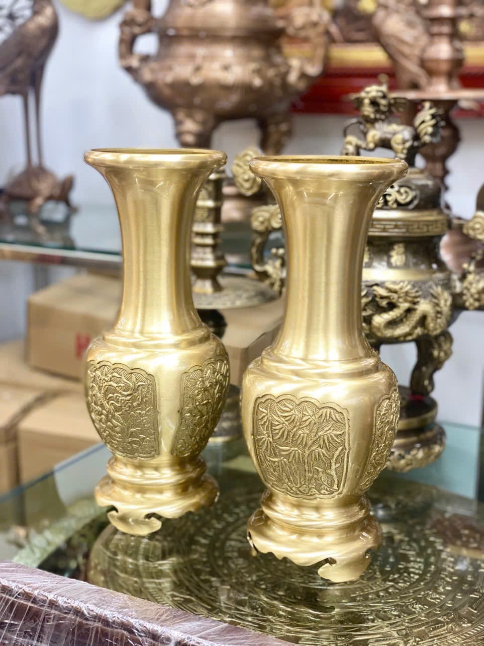 Lọ Hoa Tứ Quý Dáng Củ Tỏi Chân Khánh Bằng Đồng Vàng Cao 36cm 6 Lọ Hoa Tứ Quý Dáng Củ Tỏi Chân Khánh Bằng Đồng Vàng Cao 36cm