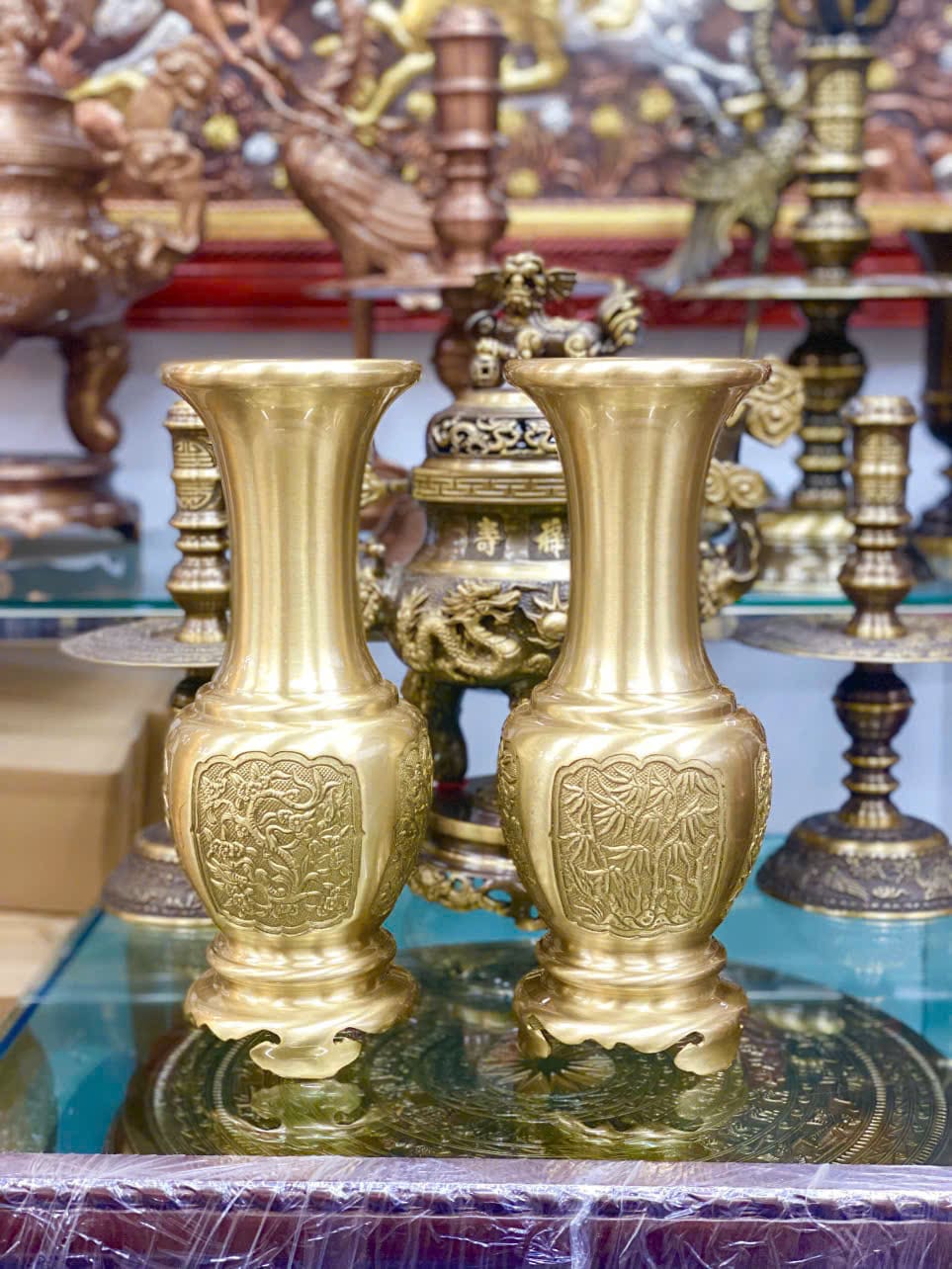 Lọ Hoa Tứ Quý Dáng Củ Tỏi Chân Khánh Bằng Đồng Vàng Cao 36cm 3 Lọ Hoa Tứ Quý Dáng Củ Tỏi Chân Khánh Bằng Đồng Vàng Cao 36cm