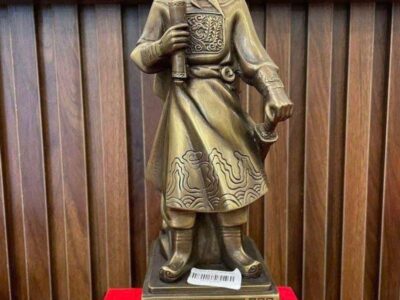 Tượng Hưng Đạo Vương Bằng Đồng Thâu Đúc Màu Giả Cổ