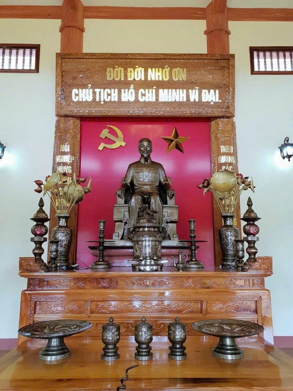Ban thờ bằng đồng cho bác