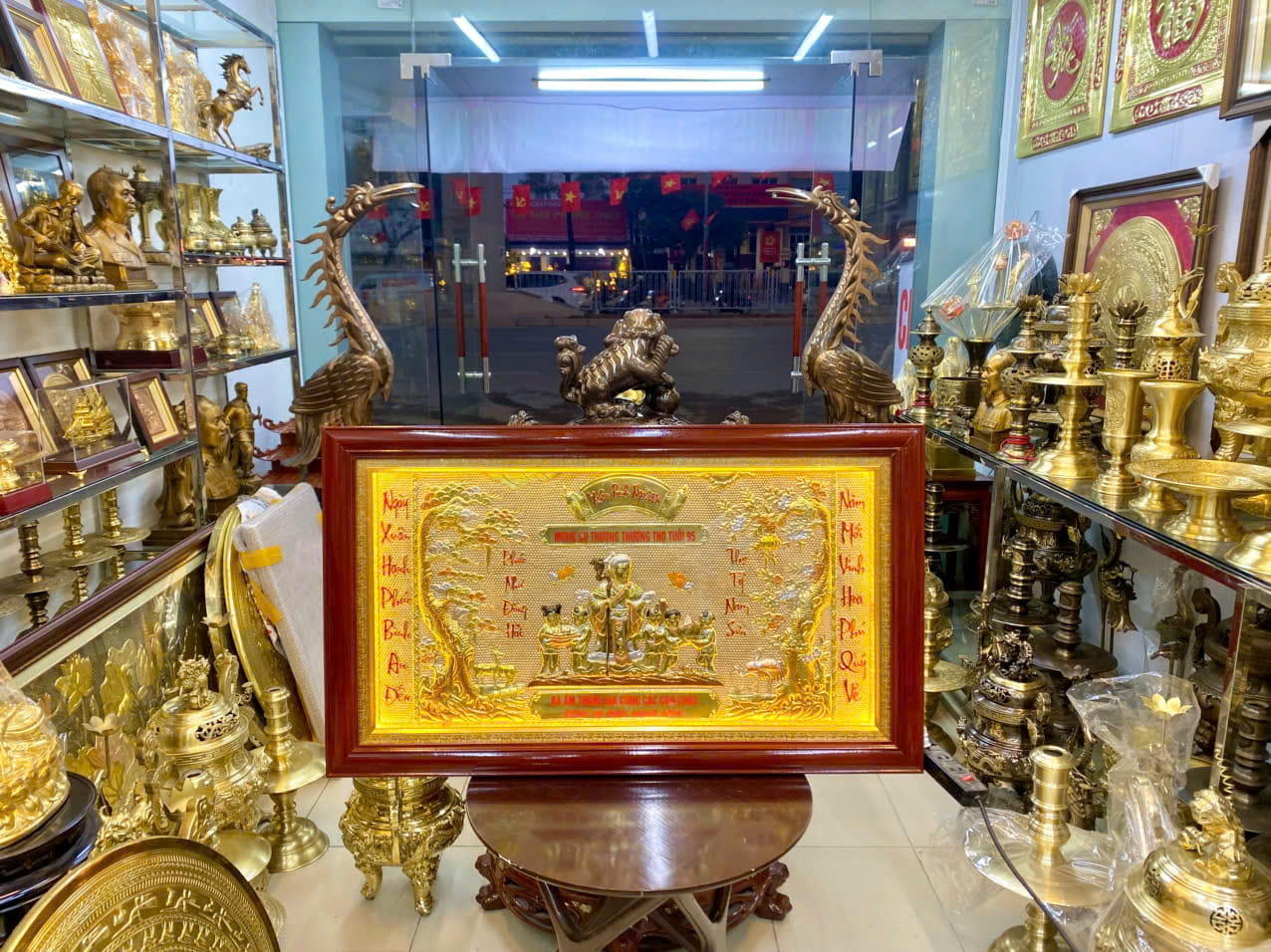 Tranh Mừng Thọ Cụ Bà Bằng Đồng Thau Nguyên Tấm Nền Vàng Có LED 63x107 (cm) 1 Tranh Mừng Thọ Cụ Bà Bằng Đồng Thau Nguyên Tấm Nền Vàng Có LED 63x107 (cm)